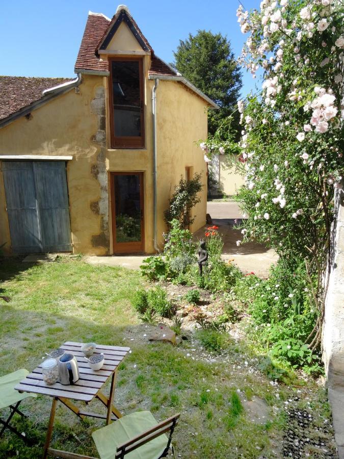 L'Escalier Des Reves Bed & Breakfast Saint-Sauveur-en-Puisaye Eksteriør bilde