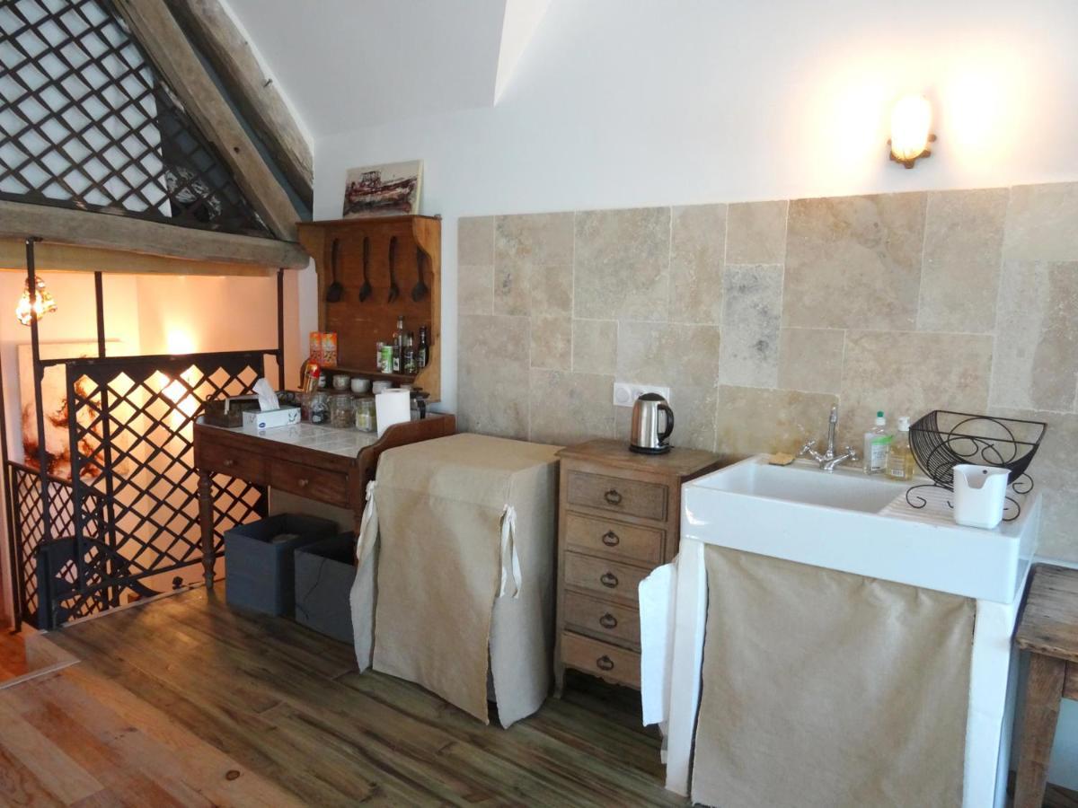 L'Escalier Des Reves Bed & Breakfast Saint-Sauveur-en-Puisaye Eksteriør bilde